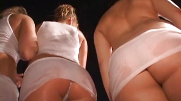 అందమైన అందగత్తె ఎలిజబెత్ బెంట్లీ POV లో గొప్ప సెక్స్ కలిగి ఉంది