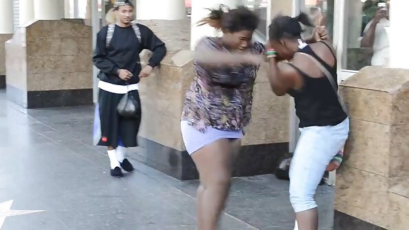 మురికి అమ్మాయి తన మనిషి ఆ గాడిదతో ఆడుకుంటున్నప్పుడు ప్రేమిస్తుంది