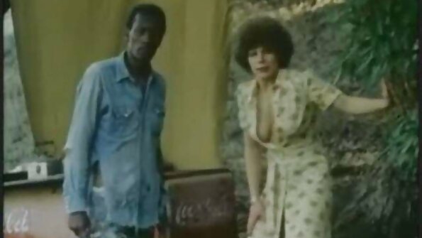 ఎబోనీ స్టార్ పొరుగువారి డర్టీ ఫాంటసీ రియాలిటీ అయ్యేలా చేస్తుంది