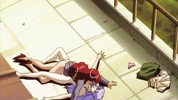 హాట్ నల్లటి జుట్టు గల స్త్రీకి అనుభవజ్ఞుడైన స్వైన్తో సంబంధం ఉంది