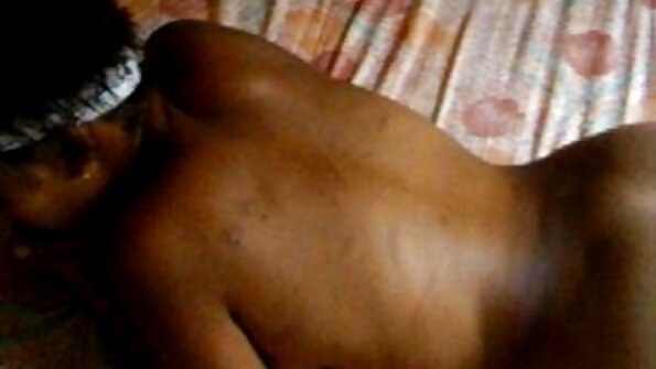 ఇండియా సమ్మర్ కు దిక్కుమాలిన బాయ్ఫ్రెండ్ను సంతృప్తి పరచడానికి స్ట్రాపాన్ అవసరం