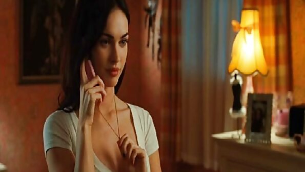 జెన్నా రీడ్ యొక్క గుండు కంట్ లోగాన్ లాంగ్ సాసేజ్తో డ్రిల్లింగ్ చేయబడింది