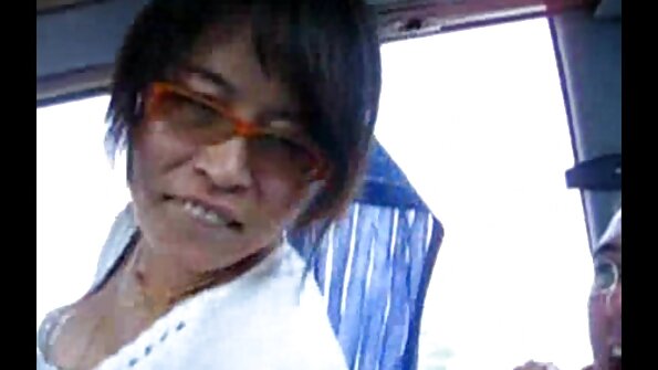 లాటినా అలీనా లోపెజ్ ఆకర్షణీయమైన స్నేహితురాలికి ట్రిమ్ చేసిన ట్వాట్ను ఇస్తుంది