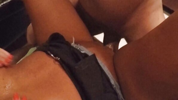 క్యామ్లో తన మనిషిని ఎలా సంతోషపెట్టాలో అద్భుత మహిళకు తెలుసు