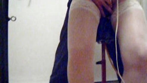 అందగత్తె మేసీ కార్టెల్ యొక్క వేడి యువ నోటిలో కమ్షాట్