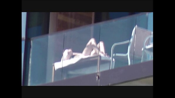 అందమైన మేరీ మెక్క్రే మరియు కోచ్ అతని కార్యాలయంలో ఇబ్బంది పెట్టారు