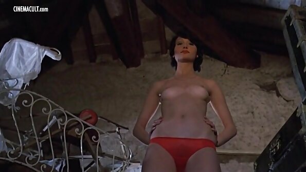 సన్నని శరీరంతో ఉన్న అందమైన పడుచుపిల్ల కొత్తది కాదు, సెక్స్ చాలా ఉద్రేకంతో ఉంటుంది