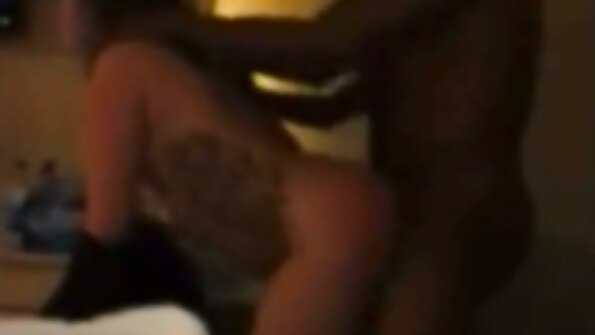 డర్టీ రెడ్హెడ్ గృహిణిని పిజ్జా డెలివరీ బాయ్ ఇబ్బంది పెట్టాడు