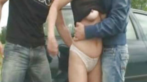 బహుమతి పొందిన ట్రైనర్ లాకర్ రూమ్లో ముగ్గురు హాట్ గర్ల్ని ఇబ్బంది పెట్టాడు