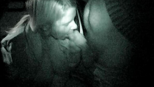 అల్లం తన మనిషిని కెమెరాలో సంతోషకరమైన వ్యక్తిగా చేయాలనుకుంటుంది