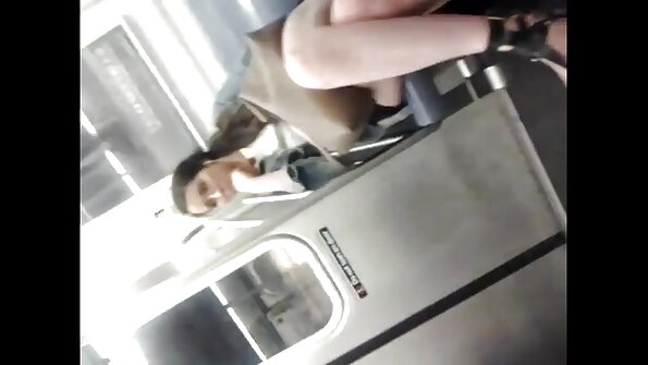 హాట్ హార్డ్కోర్ సన్నివేశంలో జపనీస్ అమ్మాయి ఫక్ అవుతోంది