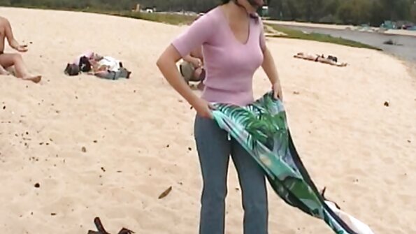 వివాహిత మహిళ మసాజ్ పార్లర్ పుస్సీ కొట్టడం