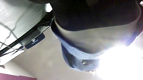 మేగాన్ రెయిన్ ఆమె గాడిద ఫకింగ్ వీడియో కోసం సౌకర్యవంతంగా ఉంటుంది