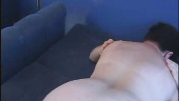 ఈ టీనేజ్ కాక్ వేశ్యపై నేర్డీ చాలా అందంగా ఉంది