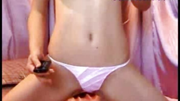 ఆసియా అమ్మాయి జాడే లువ్ అతన్ని కమ్ చేయాలనుకుంటుంది