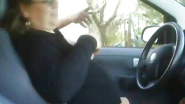 చక్కటి కొవ్వు గాడిదతో వంకర లాటినా పసికందు కంట్లో నింపడం