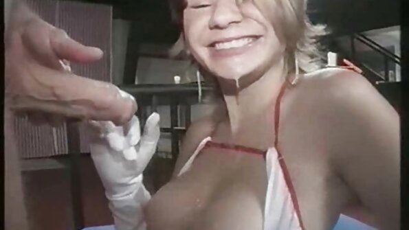 హాట్ స్కూల్ విద్యార్థిని డెస్క్లోని ప్రిన్సిపాల్స్ ఆఫీసులో ఫక్ అవుతోంది