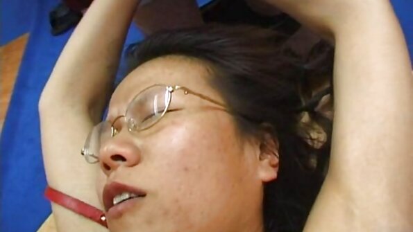 పూజ్యమైన ఆసా అకిరా మరియు లూనా స్టార్ ద్వారా ఇండోర్ లెస్బియన్ సెక్స్