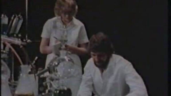 అదనపు బాల్సకింగ్తో తీవ్రమైన స్లాబెరీ డీప్థ్రోట్ బ్లోజాబ్