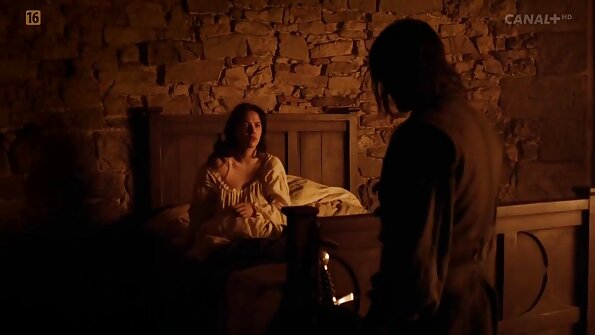 అలాంటి హాట్ గర్ల్ అనైండాకు మగ లైంగిక ఆనందాన్ని అందిస్తుంది