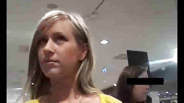 మసాజ్ తన GF ని మోసం చేయడానికి క్లయింట్ను సులభంగా ఒప్పించాడు