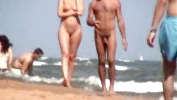 నూనె రాసిన అందగత్తె చిక్ గాడిదలో చిక్కుకుంది