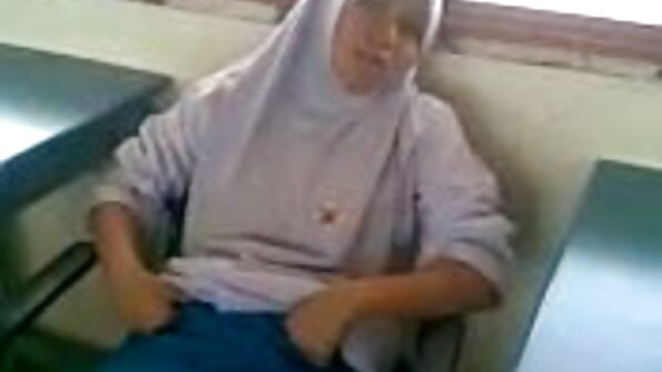 పెద్ద గాడిదతో నల్లటి అమ్మాయి ఇక్కడ భారీ నల్ల కోడిపై స్వారీ చేస్తోంది