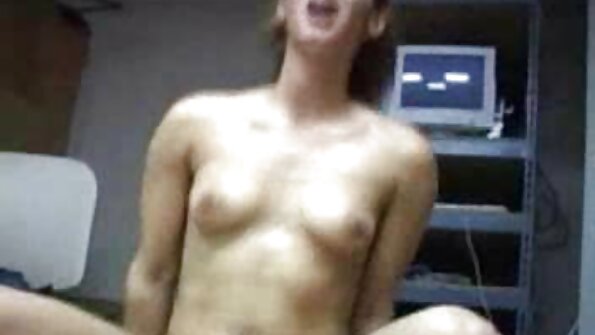 సహజ చిట్కాలతో ఎబోనీ హాటీ కార్మికుడితో సెక్స్లో పాల్గొంటుంది