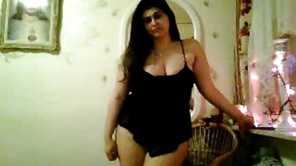 కేంద్ర లస్ట్ కైరాన్ లీకి పెద్ద అభిమాని మరియు చివరకు వారు ప్రేమించుకుంటారు