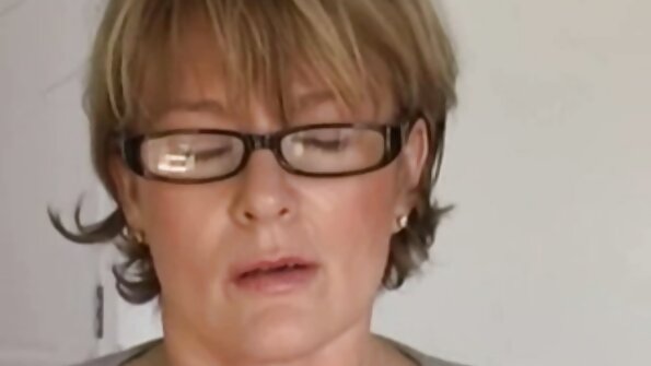 లోదుస్తులు కుర్రాడిని ఎంతగానో మారుస్తాయి, అతను వెంటనే స్నేహితురాలిని ఇబ్బంది పెట్టాడు