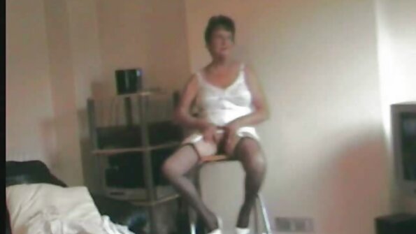 లబ్డ్ మరియు కామిత పసికందు ఇసాబెల్లా గాడిద ఆరుబయట ఇబ్బంది పెట్టాడు