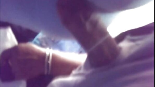 పోర్న్‌లో చాలా అనుభవం ఉన్న వృద్ధురాలు యువకుడి దెబ్బకు గురవుతుంది