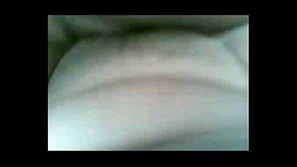 ఆకర్షణీయమైన XXX మోడల్ ఈ హాట్ సీన్లో అద్భుతమైన పెకర్ని నడుపుతుంది