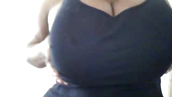 అందమైన సవతి తల్లి తన ప్రేమలో కొంత భాగాన్ని అందుకుంది, యువతకు ధన్యవాదాలు