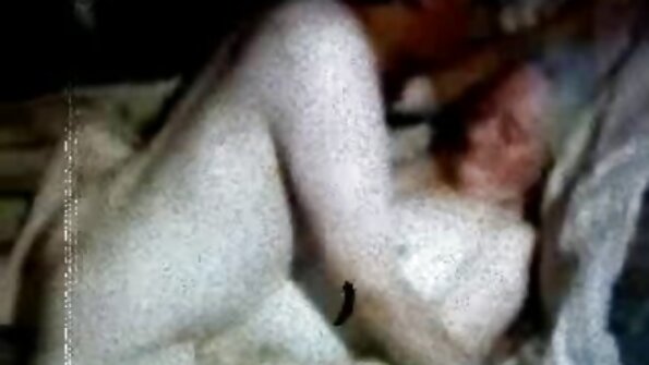 అందమైన పక్కింటి అమ్మాయి POV తరహా సన్నివేశంలో ఆత్మవిశ్వాసం తీసుకుంటుంది