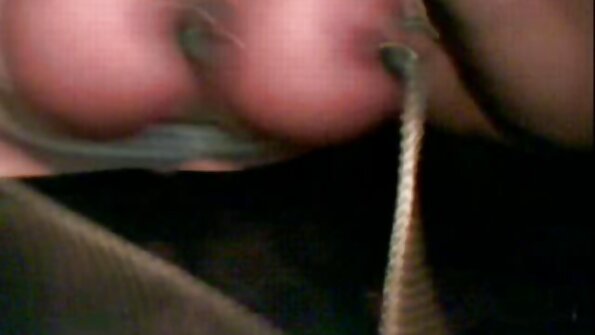 పనిమనిషి గినా జెర్సన్ తన యజమాని షాలినా డివైన్తో లెస్బియన్ ప్రేమను కలిగిస్తుంది