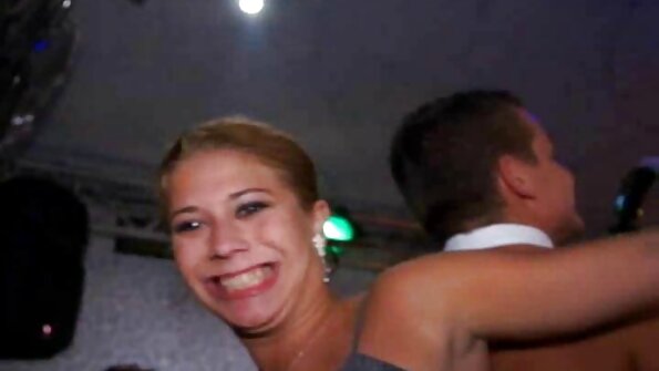 అందమైన అందగత్తె గత సంవత్సరం తమ సోదరుడితో సెక్స్ను పునర్నిర్మించింది