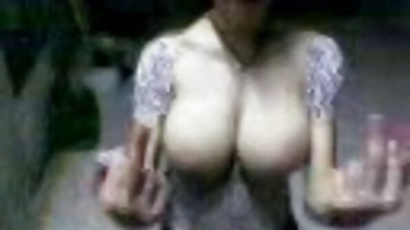 యూరోపియన్ టీన్ గాల్ లిలు టాటూ చక్కటి ఆత్మవిశ్వాసంపై స్వారీ చేస్తున్నాడు