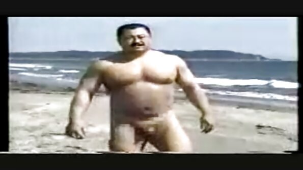 పూర్తి వక్షస్థలమైన జోస్లిన్ జేమ్స్ స్టెప్సన్ హార్డ్ డిక్ మీద దూకుతున్నాడు