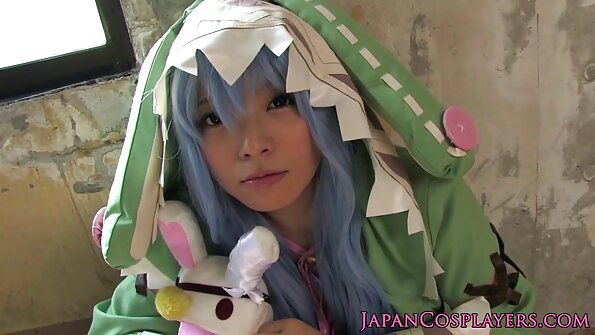 అల్లం పసికందు ఆ భారీ బ్లాక్ షాఫ్ట్ యొక్క ప్రతి అంగుళాన్ని ఆస్వాదిస్తుంది