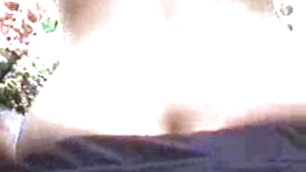 బెడ్రూమ్లో యువ జంట ద్వారా హాట్ ఫకింగ్ మరియు బ్లోజాబ్