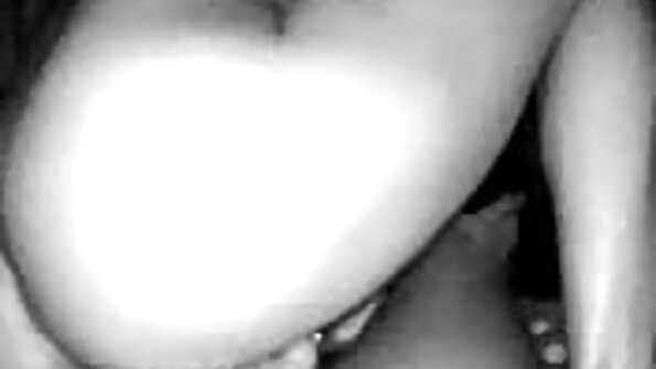 లాటినా చిక్ తన కొత్త క్లయింట్ యొక్క భారీ డిక్ను పేల్చడానికి ఇష్టపడుతుంది