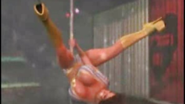 లెక్సీ బెల్లె ఫుట్జాబ్ తన కాక్ రాక్ను కష్టతరం చేస్తుంది మరియు కమ్ చేయడానికి సిద్ధంగా ఉంది