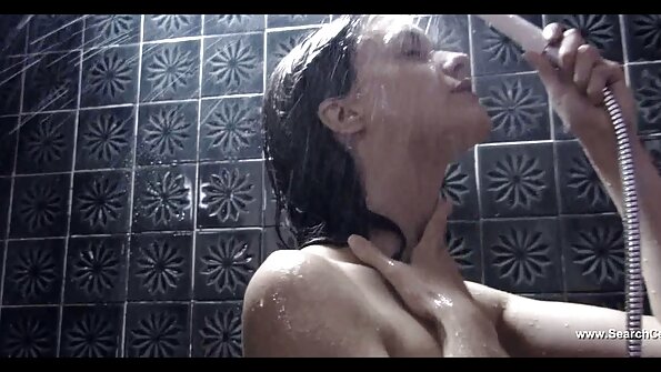 మోర్గాన్ లీ దర్శకుడి డిక్ను మింగగలడు