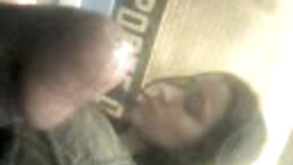 కొంటె జపనీస్ కవలలు ఇద్దరు కొమ్ముల మనుషులు ఫక్ డాల్స్ లాగా ఉపయోగిస్తారు