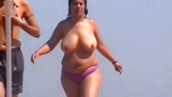 మంచి యువతి తన పుస్సీని బాగా డ్రిల్లింగ్ చేస్తుంది, అది కూడా చిమ్ముతుంది