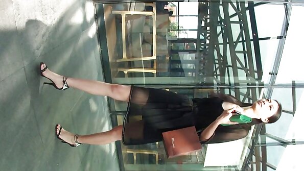 డార్క్ హెయిర్ లాటినా స్లట్ ఆమె గట్టి బట్ హోల్ చాలా గట్టిగా కొట్టబడింది