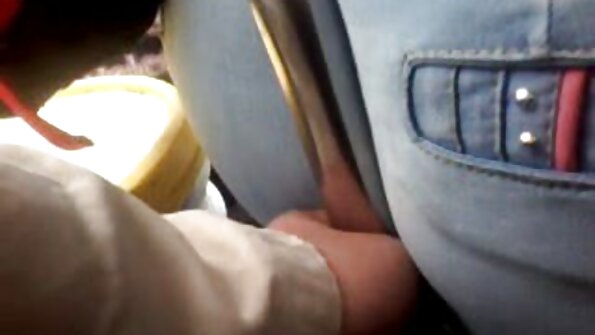 ఎరియా ఎవర్హార్డ్ కైయా మరియు కాండీతో ముగ్గరితో సంతోషంగా ఉన్నాడు