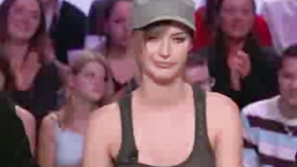 అబెల్లా డేంజర్కు బోరింగ్ హాలోవీన్ను మసాలా చేయడానికి ఫక్ మంచి మార్గం