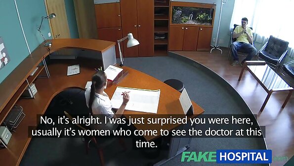 ఆకలి పుట్టించే అమ్మాయి BF మరియు సవతి తల్లితో సెక్స్ చేస్తుంది